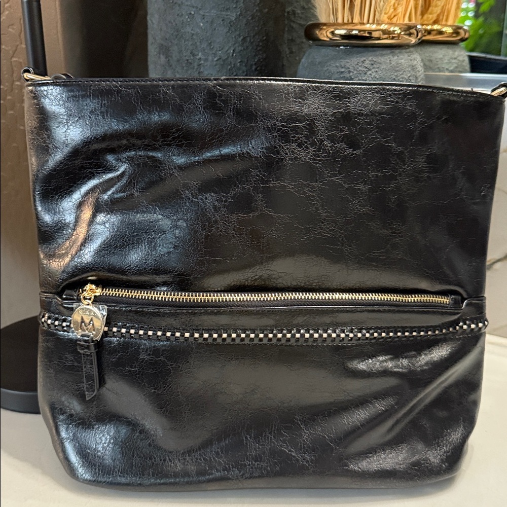 MIA K COLLECTION Chic Black Crossbody Bag with Gold Zipper Detail - Picture 2 of 11